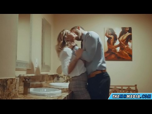 ❤️ Nalika pirang semok seduces sampeyan ing toilet umum Saru ayu ing jv.xxx-wow-net.ru ❌